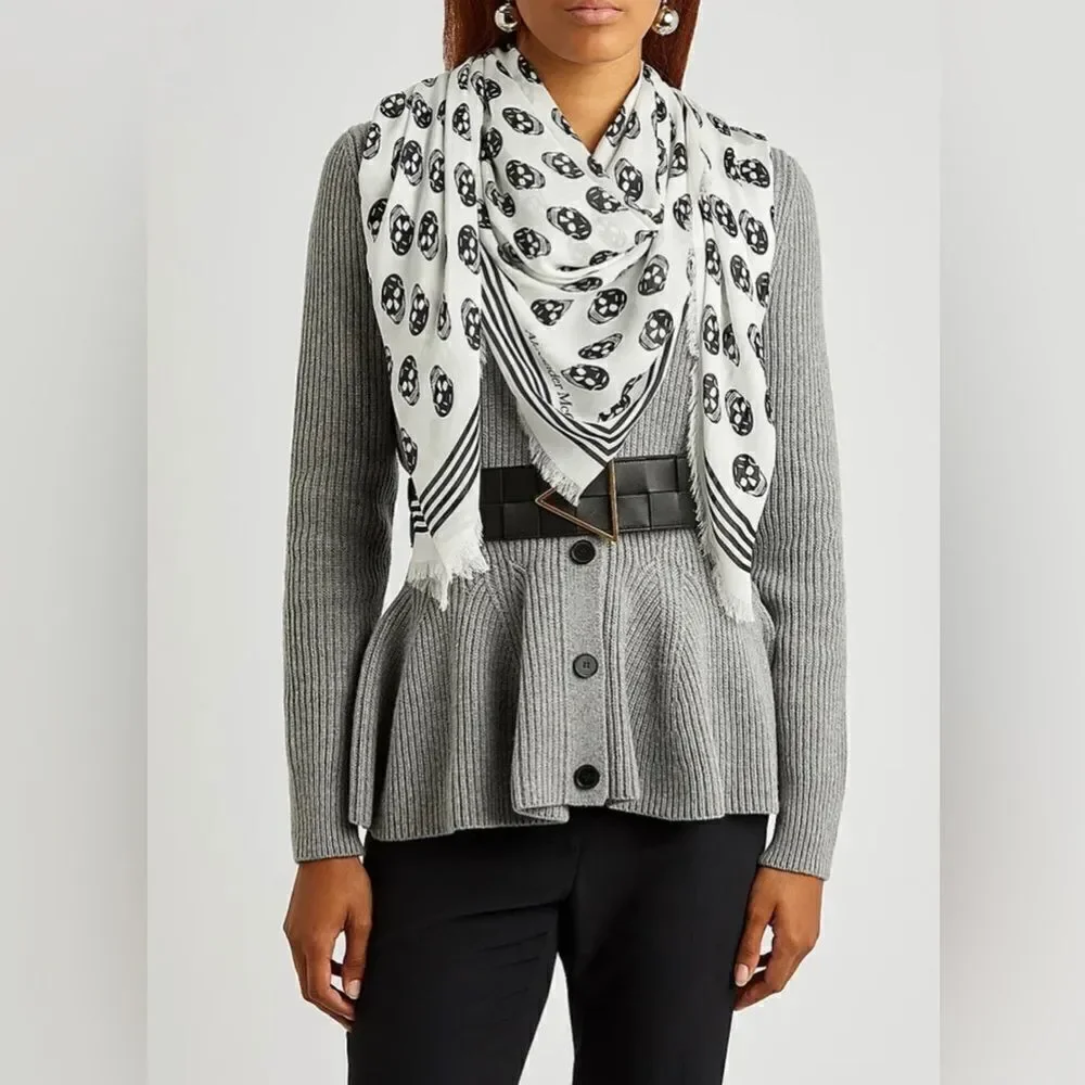 Alexander McQueen scarf in fabric with Skull print